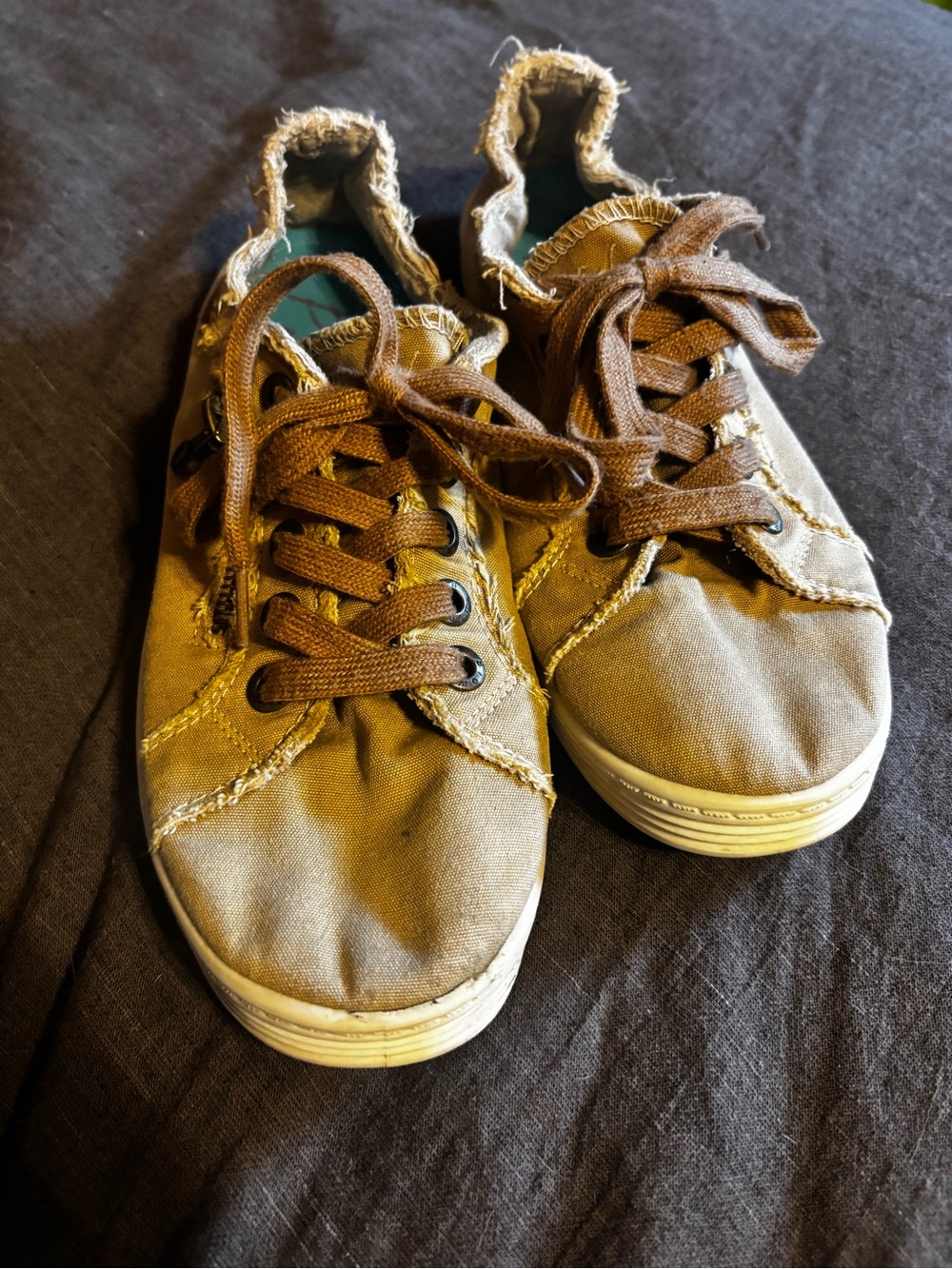 Blowfish Malibu Canvas Sneaker Approx Size 8 Tan Distressed Frayed Boho Casual